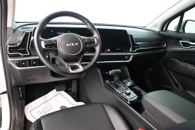 Photo of 2024 Glacial White Pearl Kia Sportage