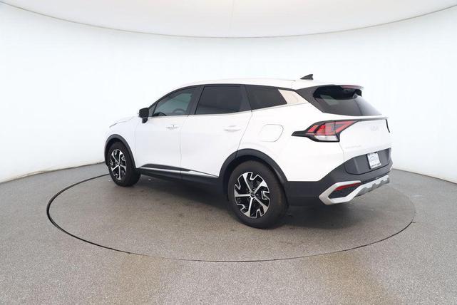 Photo of 2024 Glacial White Pearl Kia Sportage