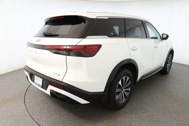 Photo of 2024 Glacier White INFINITI QX60