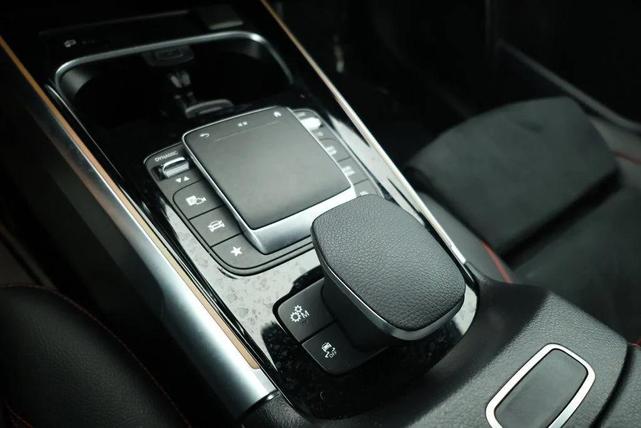 Photo of 2022 Polar White Mercedes-Benz AMG GLB 35