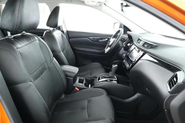 Photo of 2017 Monarch Orange Nissan Rogue Sport