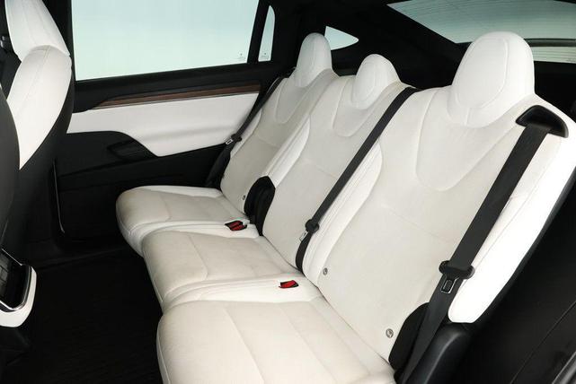 Photo of 2022 Pearl White Multi-Coat Tesla Model X