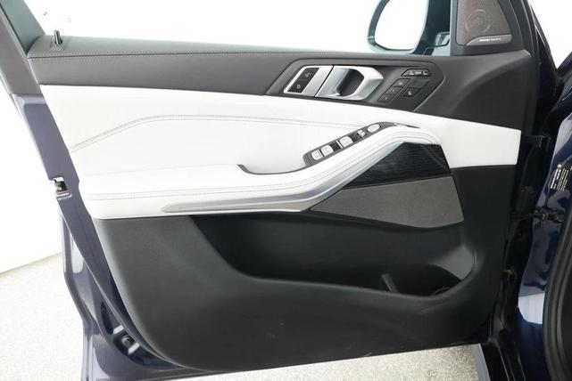 Photo of 2023 Tanzanite Blue II Metallic BMW X7