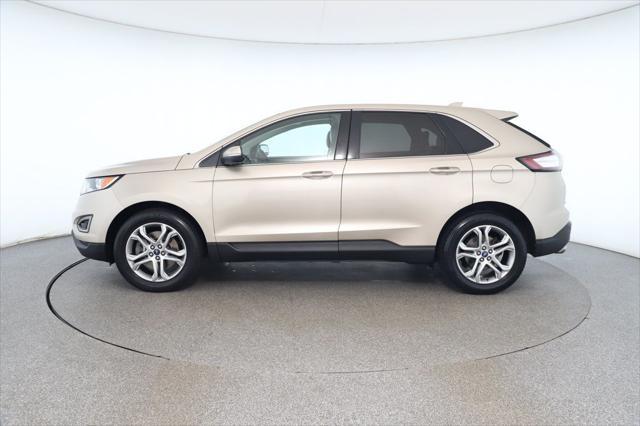 Photo of 2017 White Gold Metallic Ford Edge