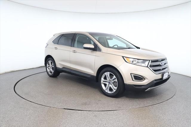 Photo of 2017 White Gold Metallic Ford Edge