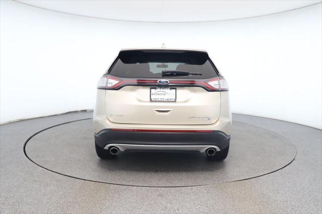 Photo of 2017 White Gold Metallic Ford Edge
