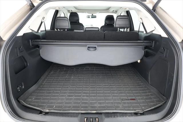 Photo of 2017 White Gold Metallic Ford Edge