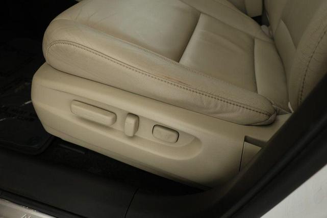 Photo of 2015 White Diamond Pearl Acura MDX
