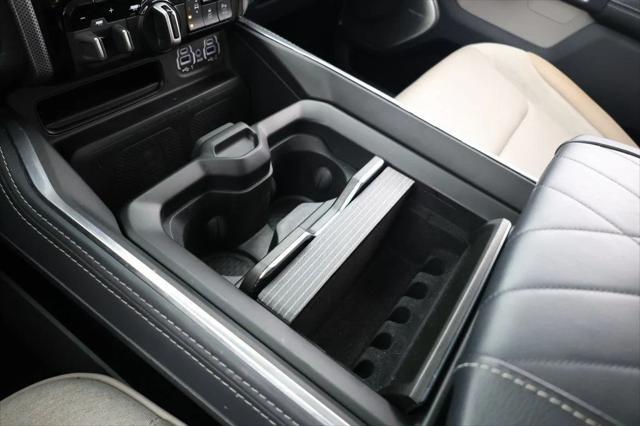 Photo of 2023 Ivory White Tri-Coat Pearlcoat RAM 1500