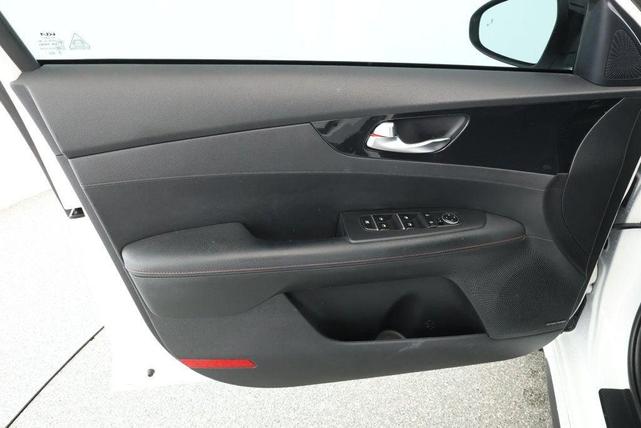 Photo of 2023 Snow White Pearl Kia Forte
