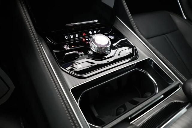 Photo of 2023 Diamond Black Crystal Pearlcoat Jeep Wagoneer