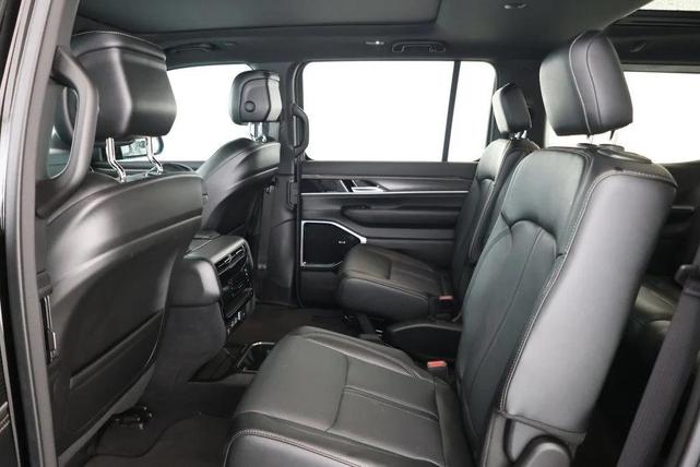 Photo of 2023 Diamond Black Crystal Pearlcoat Jeep Wagoneer