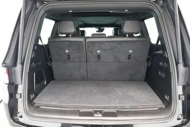 Photo of 2023 Diamond Black Crystal Pearlcoat Jeep Wagoneer