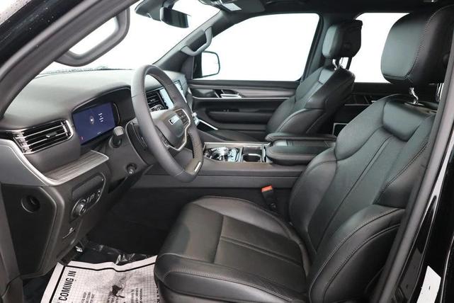 Photo of 2023 Diamond Black Crystal Pearlcoat Jeep Wagoneer