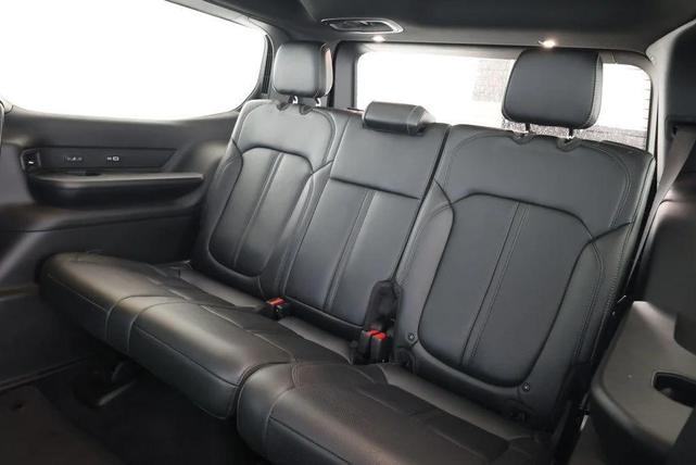Photo of 2023 Diamond Black Crystal Pearlcoat Jeep Wagoneer