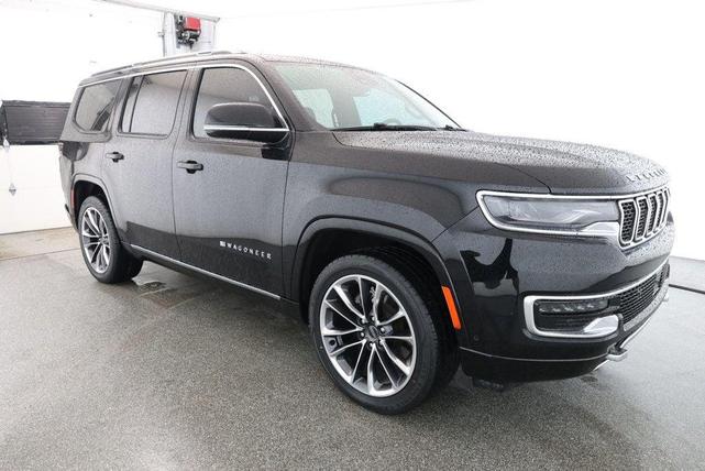 Photo of 2023 Diamond Black Crystal Pearlcoat Jeep Wagoneer
