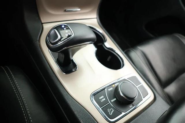 Photo of 2015 Brilliant Black Crystal Pearlcoat Jeep Grand Cherokee