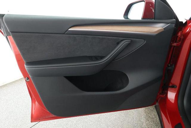 Photo of 2022 Red Multi-Coat Tesla Model Y