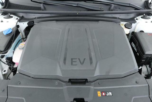 Photo of 2025 Atlas White Hyundai IONIQ 5