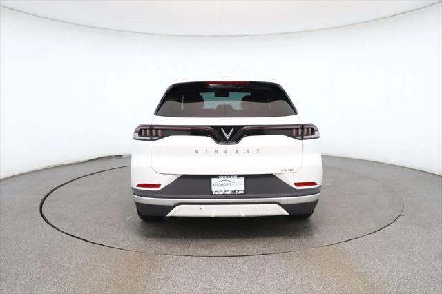Photo of 2023 Brahminy White VinFast VF 8