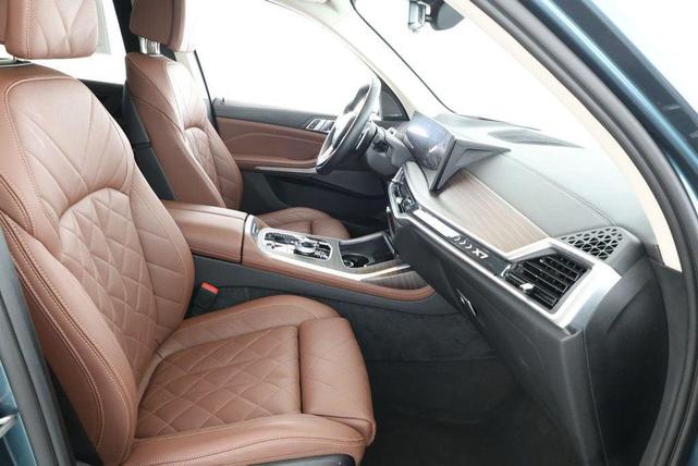 Photo of 2024 Blue Ridge Mountain Metallic BMW X7
