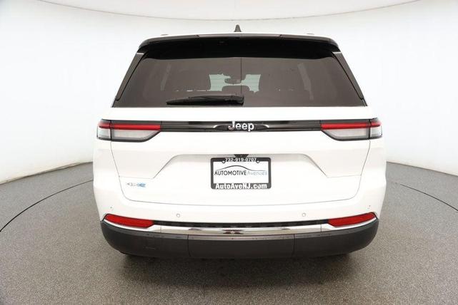 Photo of 2023 Bright White Clearcoat Jeep Grand Cherokee 4xe