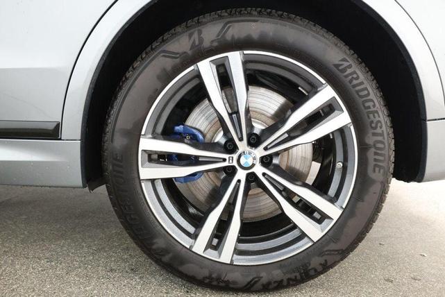 Photo of 2025 Skyscraper Grey Metallic BMW X7