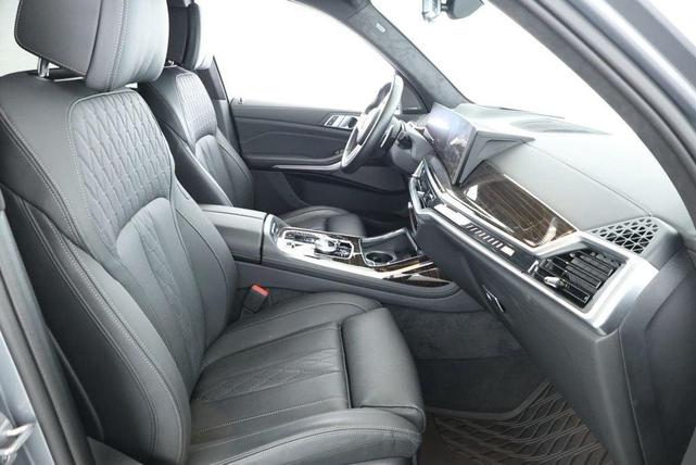 Photo of 2025 Skyscraper Grey Metallic BMW X7