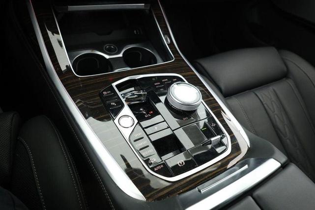 Photo of 2025 Skyscraper Grey Metallic BMW X7