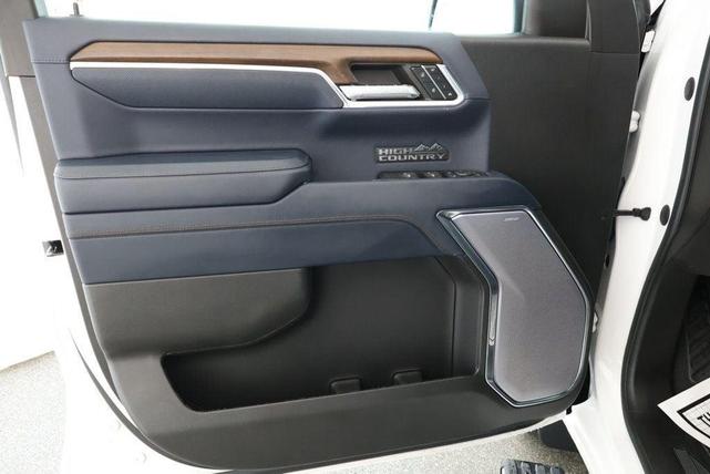 Photo of 2024 Iridescent Pearl Tricoat Chevrolet Silverado 1500