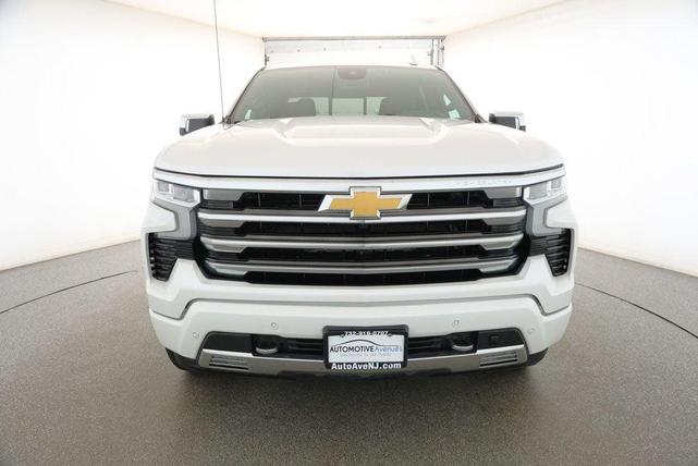Photo of 2024 Iridescent Pearl Tricoat Chevrolet Silverado 1500