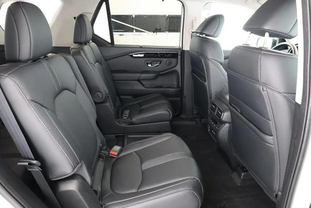 Photo of 2023 Platinum White Pearl Honda Pilot