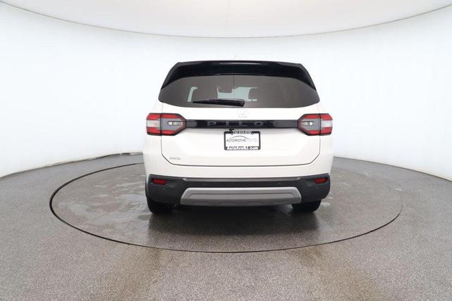 Photo of 2023 Platinum White Pearl Honda Pilot