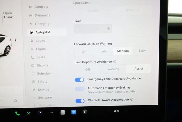 Photo of 2018 Pearl White Multi-Coat Tesla Model 3
