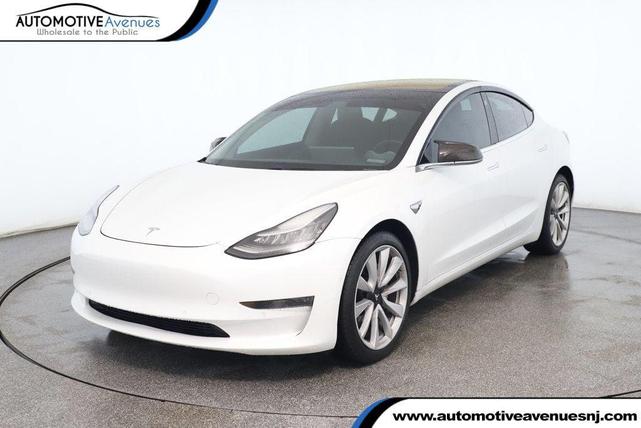 Photo of 2018 Pearl White Multi-Coat Tesla Model 3
