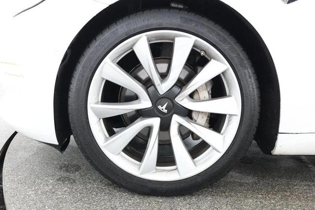 Photo of 2018 Pearl White Multi-Coat Tesla Model 3