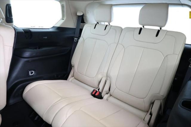 Photo of 2022 Rocky Mountain Pearlcoat Jeep Grand Cherokee L