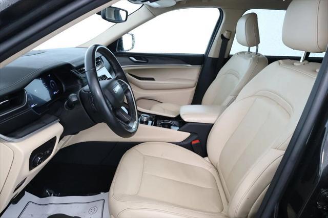 Photo of 2022 Rocky Mountain Pearlcoat Jeep Grand Cherokee L