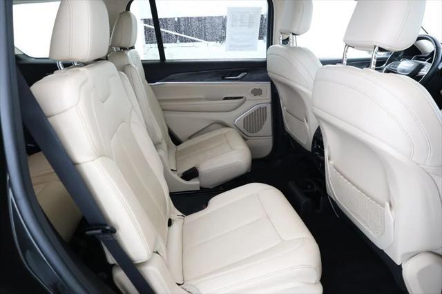 Photo of 2022 Rocky Mountain Pearlcoat Jeep Grand Cherokee L