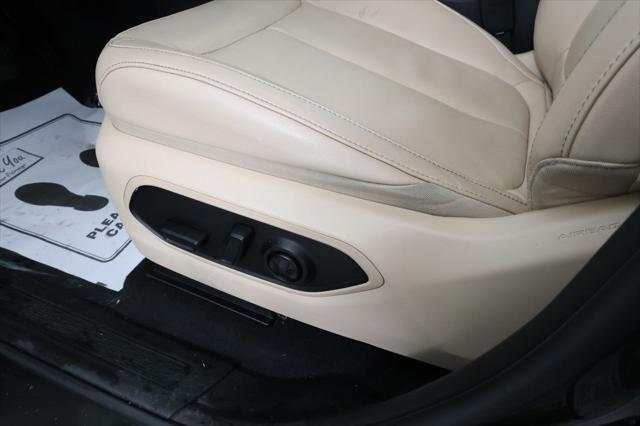 Photo of 2022 Rocky Mountain Pearlcoat Jeep Grand Cherokee L
