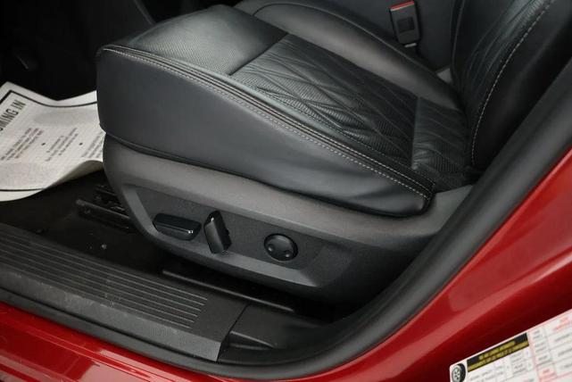 Photo of 2022 Scarlet Ember Tintcoat Nissan Rogue