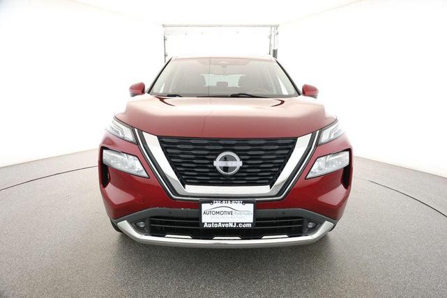 Photo of 2022 Scarlet Ember Tintcoat Nissan Rogue