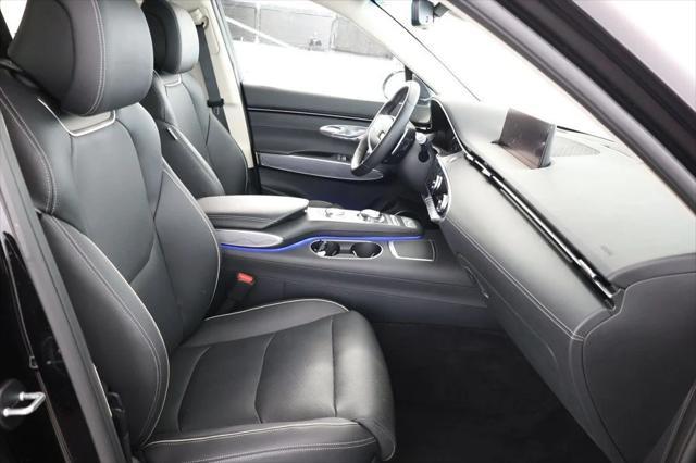 Photo of 2024 Vik Black Genesis GV70