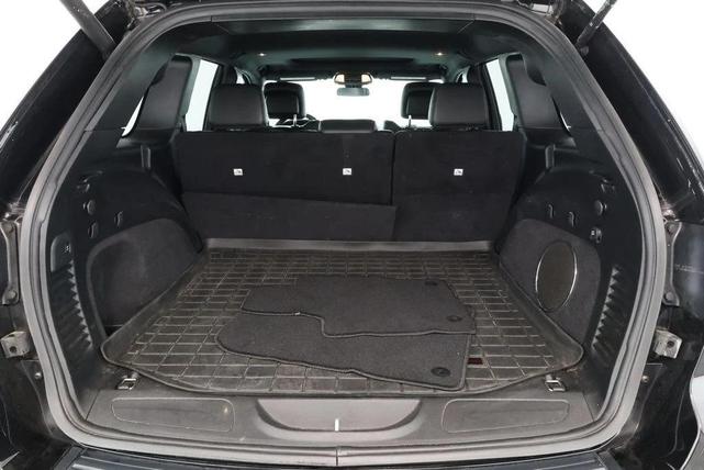 Photo of 2021 Diamond Black Crystal Pearlcoat Jeep Grand Cherokee