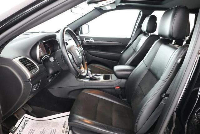 Photo of 2021 Diamond Black Crystal Pearlcoat Jeep Grand Cherokee