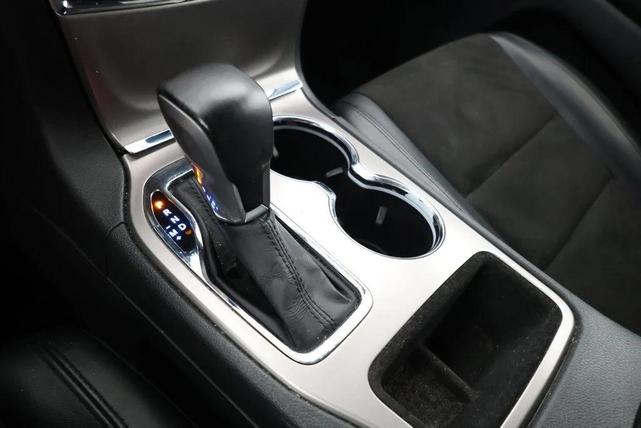 Photo of 2021 Diamond Black Crystal Pearlcoat Jeep Grand Cherokee