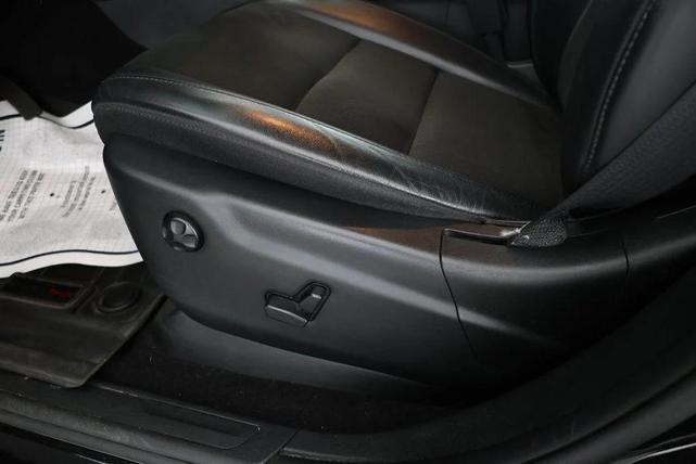 Photo of 2021 Diamond Black Crystal Pearlcoat Jeep Grand Cherokee