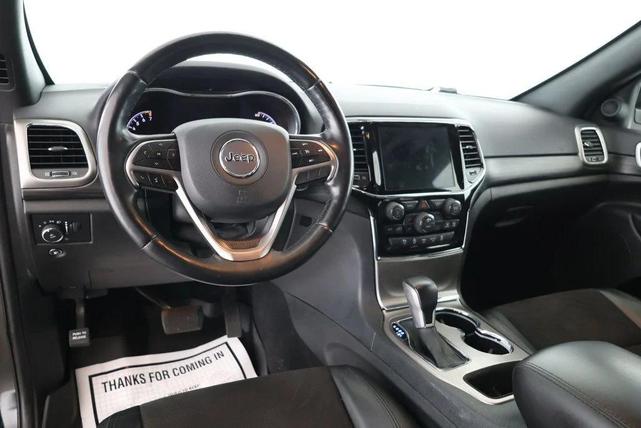 Photo of 2021 Diamond Black Crystal Pearlcoat Jeep Grand Cherokee