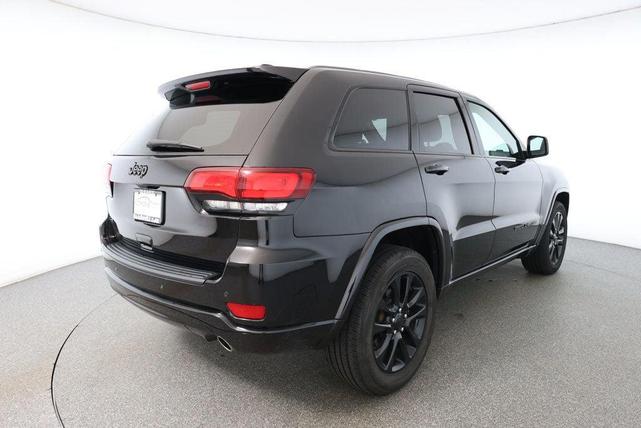 Photo of 2021 Diamond Black Crystal Pearlcoat Jeep Grand Cherokee