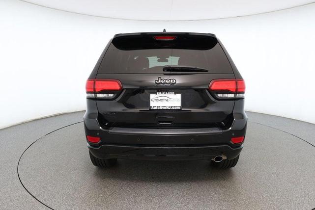Photo of 2021 Diamond Black Crystal Pearlcoat Jeep Grand Cherokee